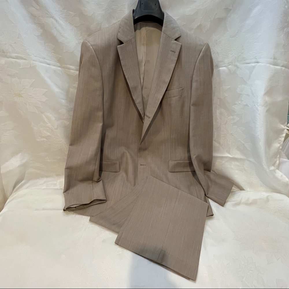 Beautiful Hugo Boss 3 Button Suit